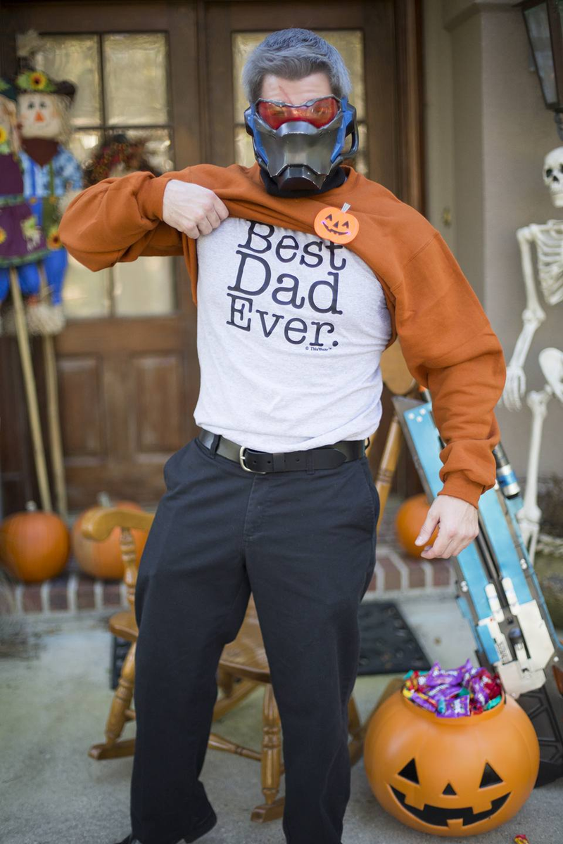 Illustration for article titled Soldier 76 Makes It A Very Dad Halloween